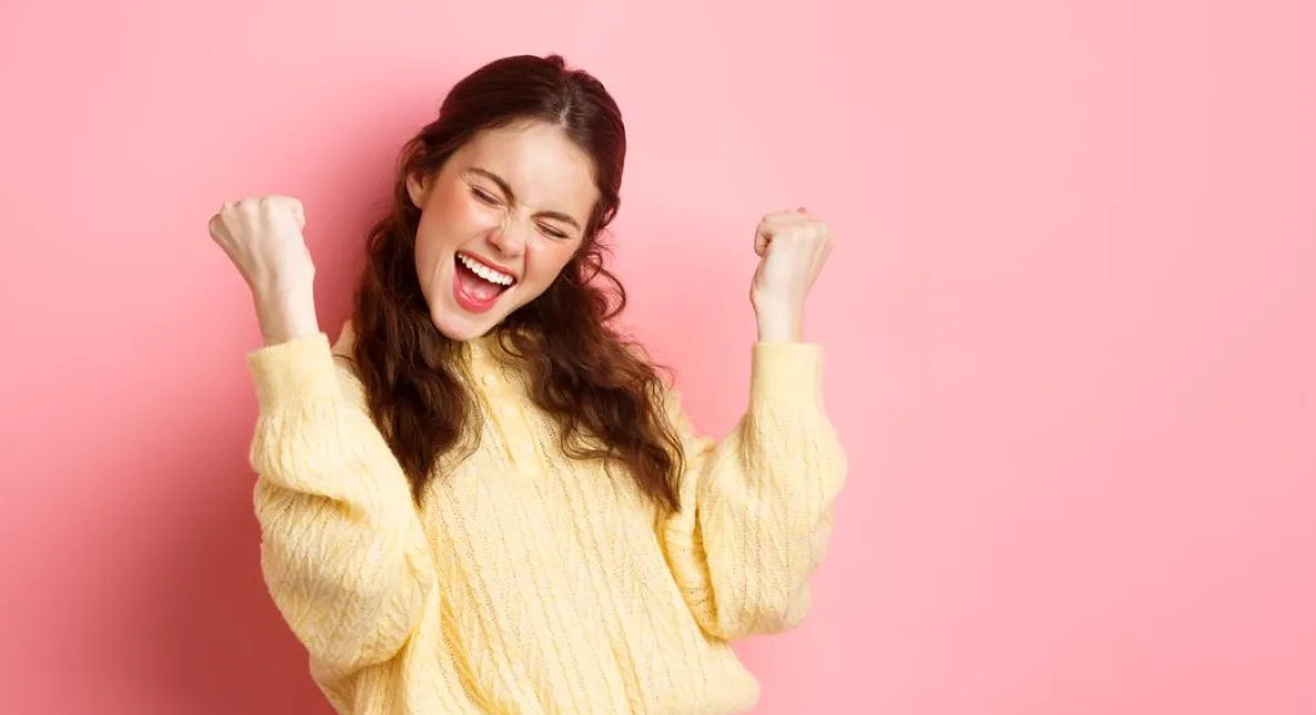 10 Biểu Hiện Con Gái Đang Nghĩ Nhớ Về Bạn Như Thế Nào