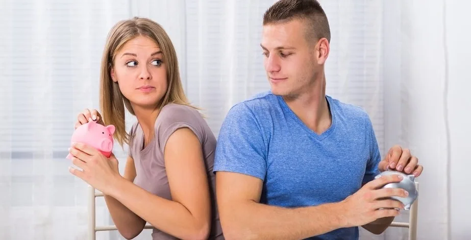 10 Cảnh Báo Bạn Gái Quen Bạn Chỉ Vì Tiền Của Bạn Thôi