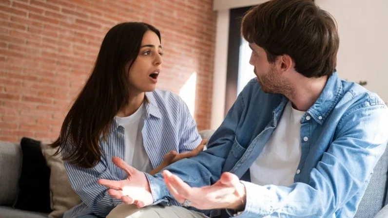 12 Dấu Hiệu Cho Biết Cô Ấy Không Thật Sự yêu Bạn