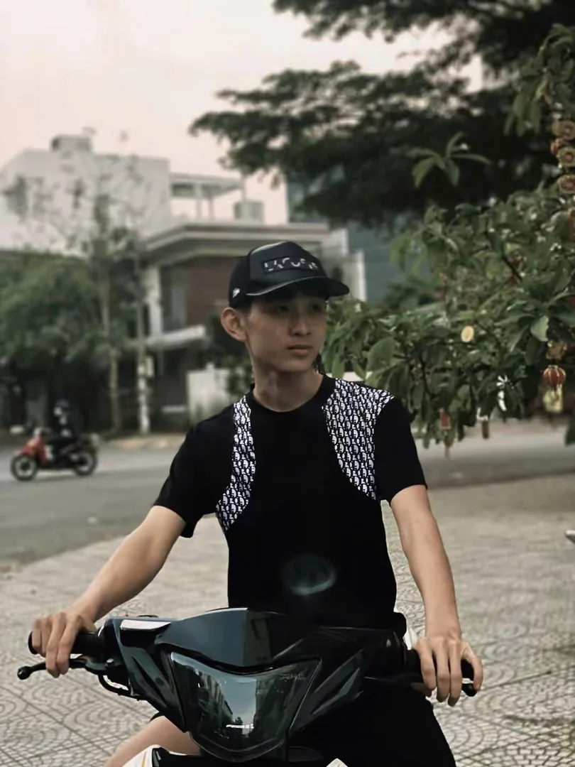 LAM HOANG PHI 21 tuổi Độc thân Khu vực Đà Nẵng