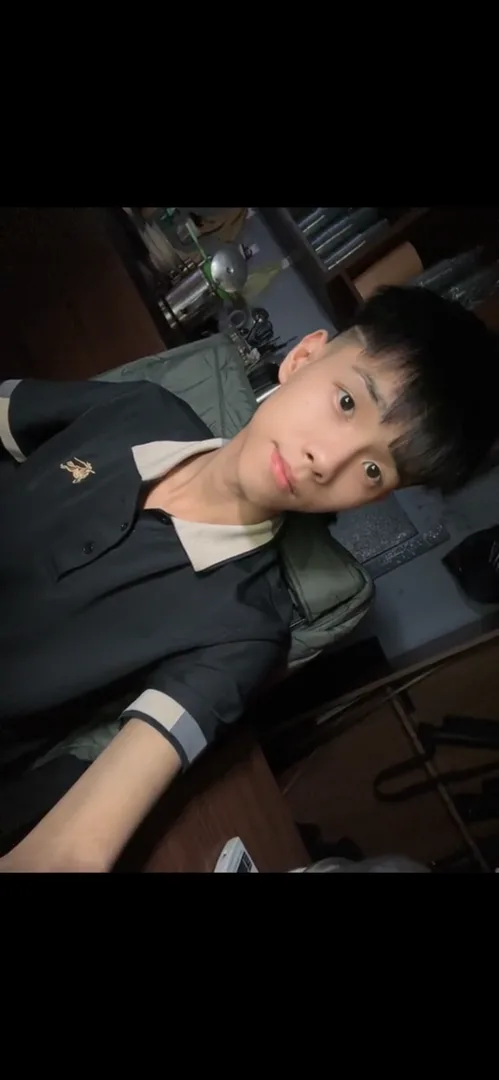 Trần Tuệ 18 tuổi Độc thân Khu vực Hà Nội